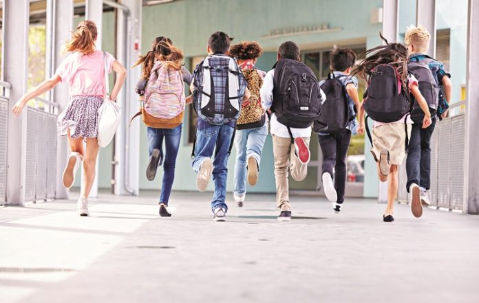 «Πόλεμος» γονέων με το υπουργείο Παιδείας για τις αλλαγές στα σχολικά όρια