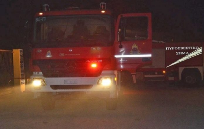 Πυρκαγιά σε κατάστημα στη Λεωφόρο Βάρης - Κορωπίου