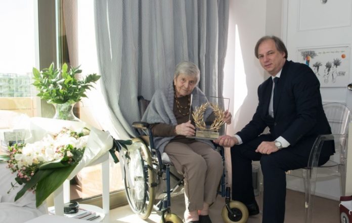 Ο δήμαρχος Βύρωνα Αλέξης Σωτηρόπουλος αποχαιρετά την Ελένη Γλύκατζη-Αρβελέρ