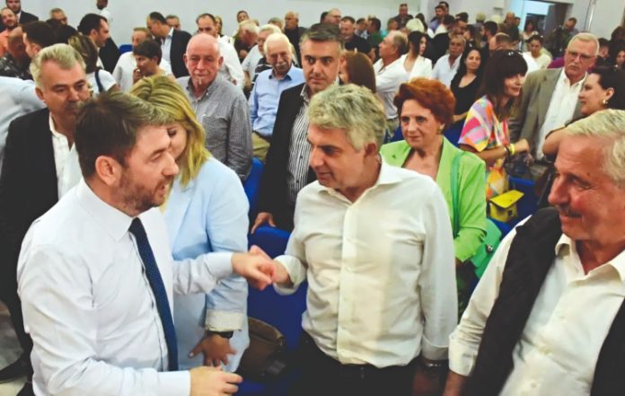 ΠΑΣΟΚ: Εσωστρέφεια και «μάχες»