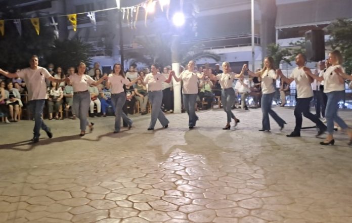 Παραδοσιακοί χοροί και νησιώτικες μελωδίες στη γιορτή του Αγίου Πνεύματος