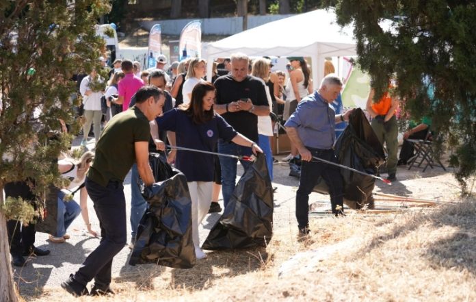 ΣΠΑΥ: Μαζική εθελοντική δράση απομάκρυνε 1,5 τόνο απορριμμάτων από τον Υμηττό