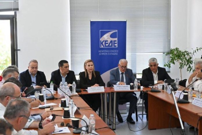 ΚΕΔΕ: «Θα προσφύγουμε στο ΣτΕ κατά της μεταφοράς των ΥΔΟΜ στο Κτηματολόγιο»
