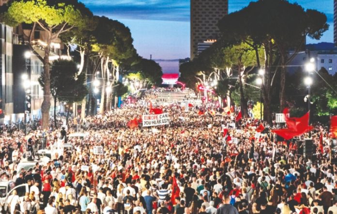Αλβανία: Η «επανάσταση των φλαμίνγκο»