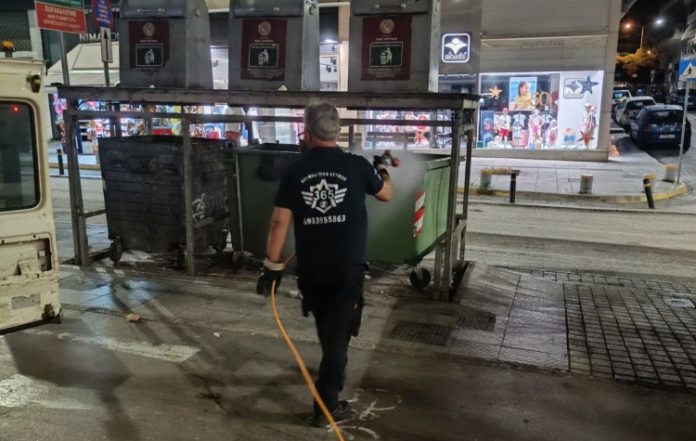 Καθαρισμοί και απολυμάνσεις στα φρεάτια της κεντρικής πλατείας