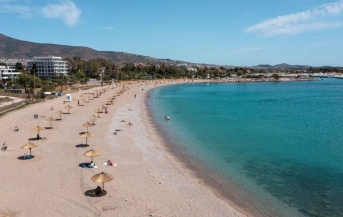Βουτιές με «Γαλάζια Σημαία» στην Γλυφάδα