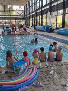 Τα παιδιά του summer camp στο κολυμβητήριο Γλυφάδας