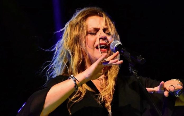 Μουσική συναυλία με την Ελένη Τσαλιγοπούλου στην πλατεία Σουρμένων