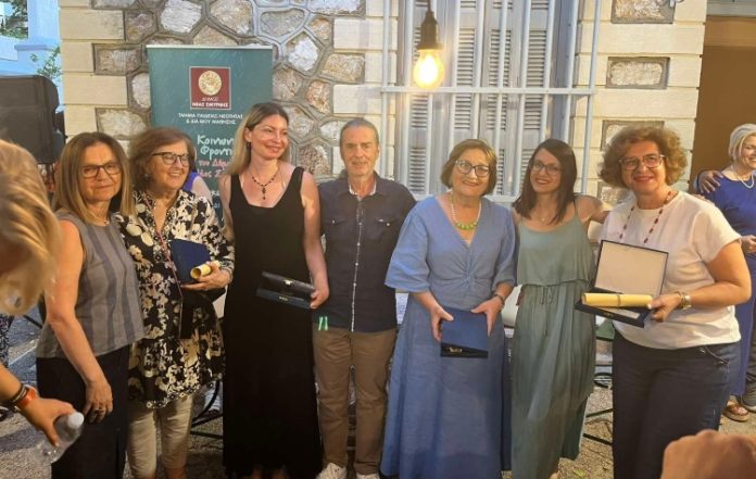 Βράβευση των εθελοντών του Κοινωνικού Φροντιστηρίου από τον Δήμο Νέας Σμύρνης