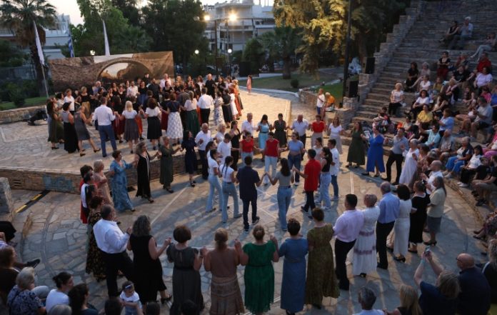 Ταξίδι στην παράδοση: Μεγάλη χορευτική βραδιά στο Πέτρινο Θέατρο Αργυρούπολης