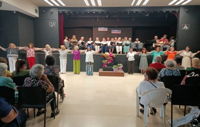 Τα ΚΑΠΗ Καισαριανής τίμησαν τον Βασίλη Τσιτσάνη