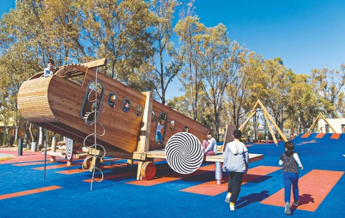 Μια παραλία δείχνει την αξία της στους 35°C. Ένα παραλιακό πάρκο, ό,τι καιρό και να κάνει!