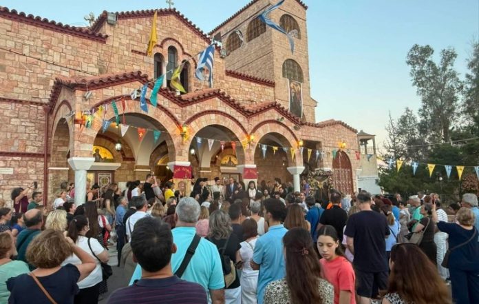 Πλήθος πιστών στον εορτασμό των πολιούχων του Υμηττού