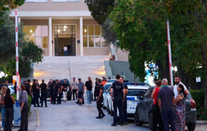 Πυρκαγιά στο «Σισμανόγλειο»: Κινδύνευσαν ασθενείς, σοβαρές ζημιές στην Παθολογική Κλινική