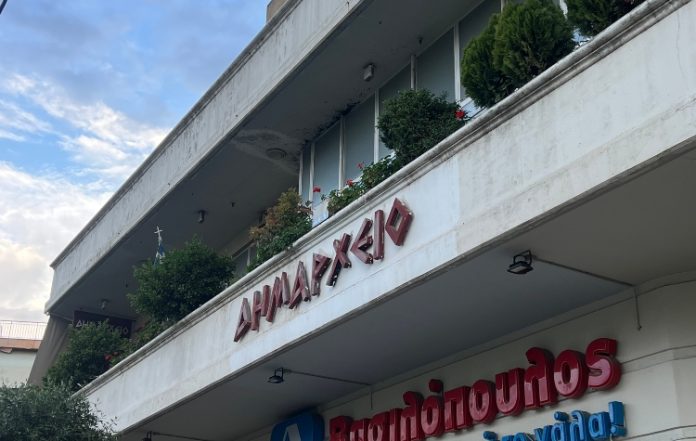 Στον Δήμο Βύρωνα ο Χάρης Θεοχάρης – Στο επίκεντρο τα προβλήματα και οι ανάγκες της πόλης / ΦΩΤΟΓΡΑΦΙΑ: ΑΘΑΝΑΣΙΑ ΚΑΡΑΜΟΥΤΑ