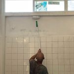 Εντατικές είναι και οι εργασίες στις σχολικές τουαλέτες