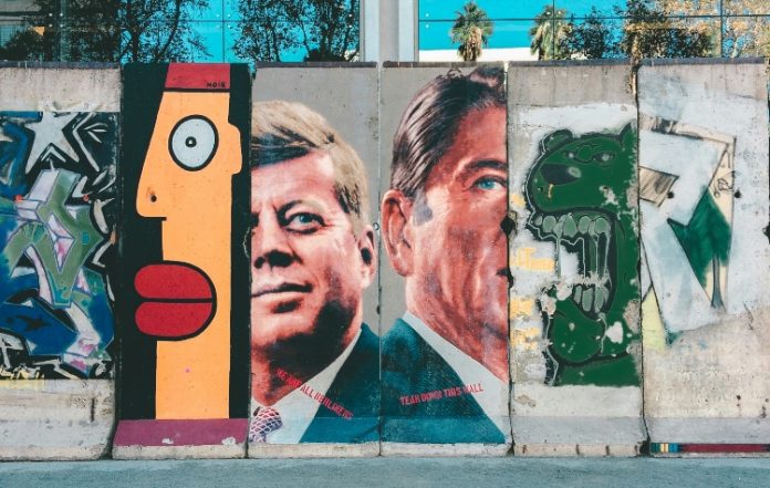 Η ∆ηµοκρατία δεν είναι κοµµατικό λάφυρο