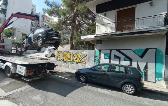 Συνεχίζονται οι επιχειρήσεις αποσυμφόρησης στους δρόμους του Ζωγράφου