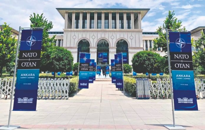 Σύνοδο Κορυφής του ΝΑΤΟ: Με το βλέμμα στον Τραμπ