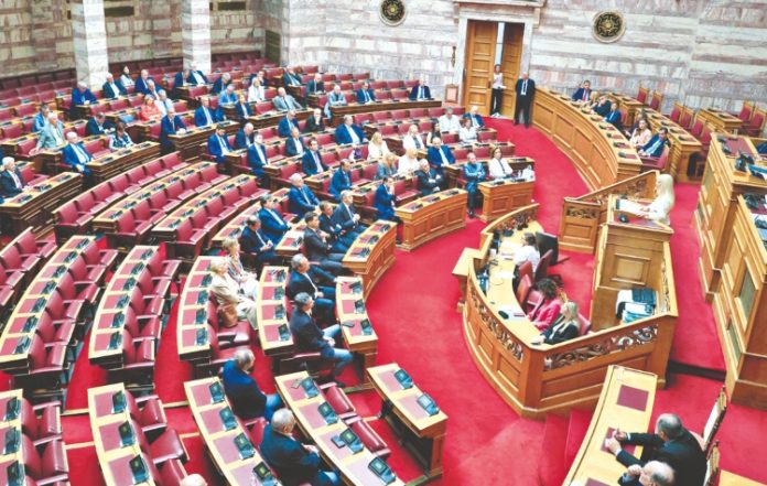 Συνταγματική αναθεώρηση: Πλειοψηφία μεν, αλλά…