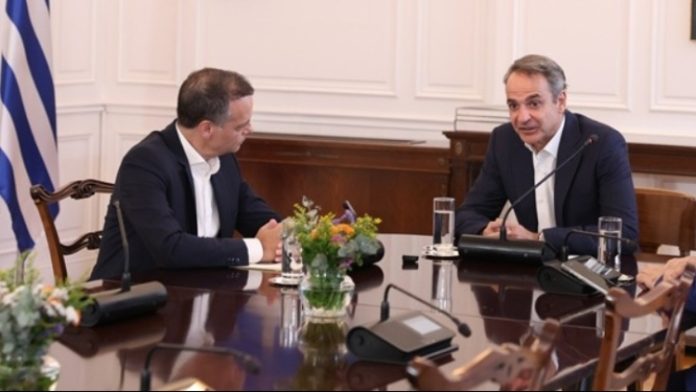 Συνάντηση Μητσοτάκη – Δούκα στο Μαξίμου: Στο επίκεντρο η ευρωπαϊκή προεδρία του 2027 και τα έργα υποδομής στην Αθήνα 