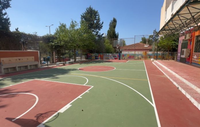 Ανανεώθηκε η αυλή του 4ου Δημοτικού Δάφνης