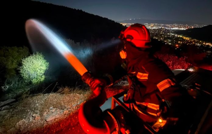 Συνδρομή του Δήμου Ελληνικού - Αργυρούπολης στη μεγάλη πυρκαγιά στο Ποικίλο Όρος