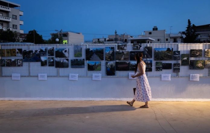 «Πικροδάφνη – Ρέει ανάμεσά μας»: Αυλαία για την έκθεση φωτογραφίας στον Άγιο Δημήτριο