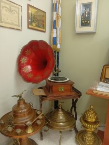 Κειμήλια ανεκτίμητης ιστορικής και συναισθηματικής αξίας στην στέγη του Συλλόγου 