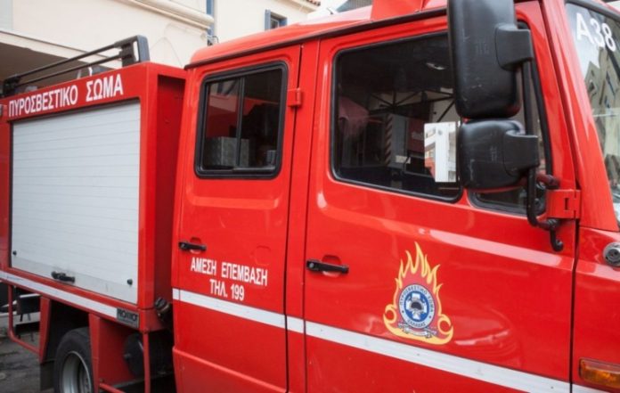 Γέρακας: Φωτιά δίπλα στον Αττική Οδό