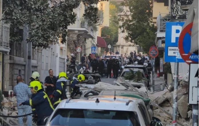 Έκρηξη στην Πλάκα: Κατέρρευσε παλιό κτίριο – Ένας τραυματίας