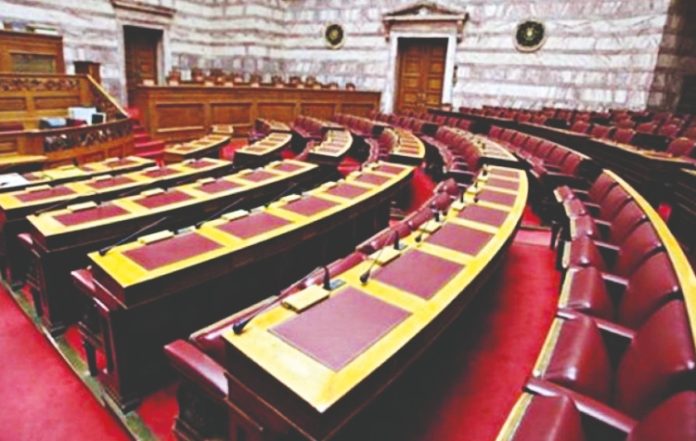 Προεκλογικές «μεταγραφές»: Περνώντας τις… περιστρεφόμενες πόρτες