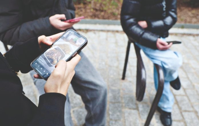 Social media: Ακραία ή ρεαλιστική πρόταση;