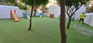 Σε εντατικούς ρυθμούς πριν το πρώτο κουδουνι της χρονιάς, οι εργασίες καθαρισμού σε σχολεία και παιδικούς σταθμούς του Ζωγράφου