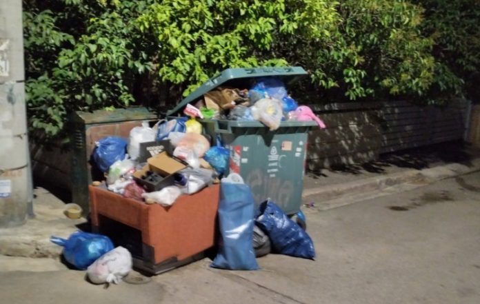 Βύρωνας: Στάση εργασίας από τους εργαζόμενους στην καθαριότητα