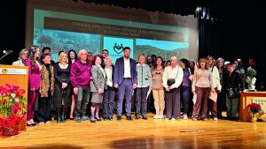 Ηλιούπολη: Η παρέα της "Γειτονιάς μας" με τον δήμαρχο Στάθη Ψυρροπουλο