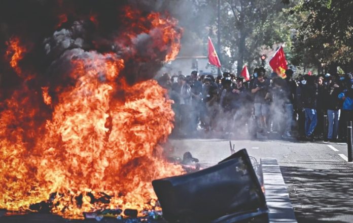 Γαλλία: Στη δίνη της λαϊκής οργής