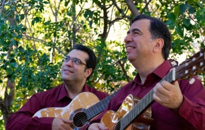 Μουσικοϊστορική παράσταση με τους αδερφούς Καραβιώτη