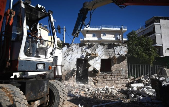 Ρέμα Πικροδάφνης: Κατεδαφίσεις αυθαιρέτων μετά από 50 χρόνια