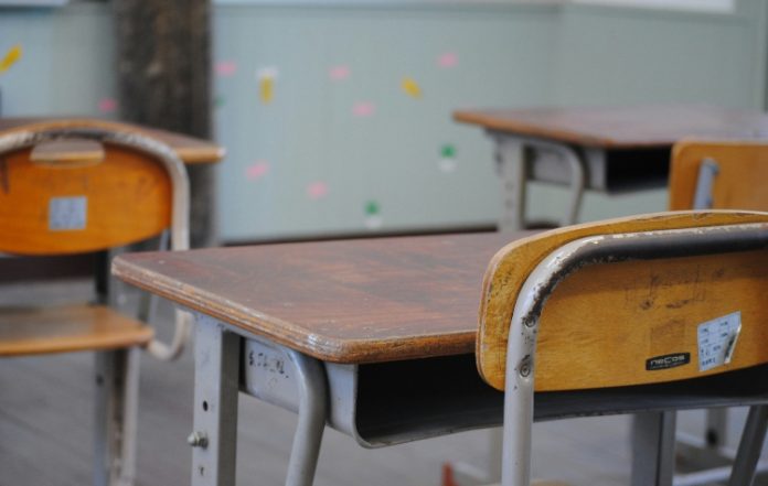 Καταγγελίες για παρενόχληση μαθητών σε σχολείο της Βούλας – Συνελήφθη γυμναστής